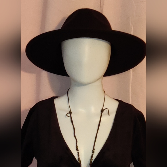 NWT--Knotted Faux Leather Trim Fedora Hat - Picture 3 of 4